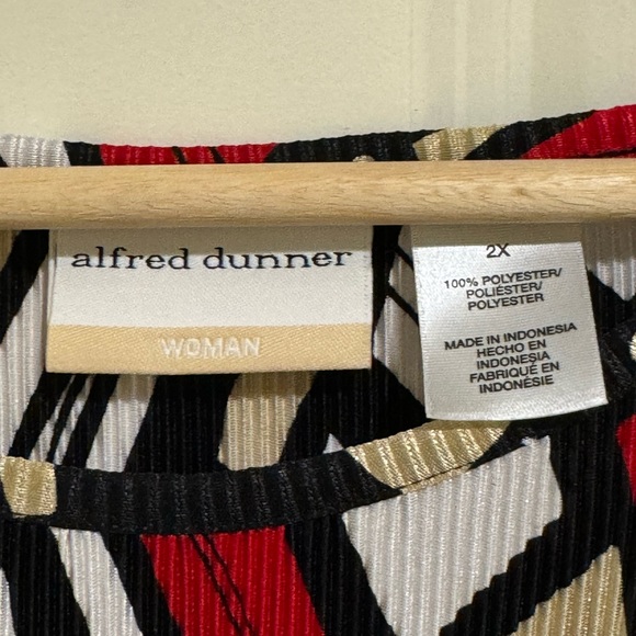 Alfred Dunner Woman - Blouse - Size 2X - black/red/tan/white pattern - Picture 6 of 6